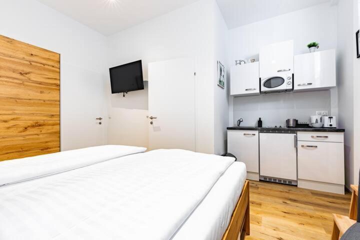 Apartment Budget West With Shared Kitchen Vienna