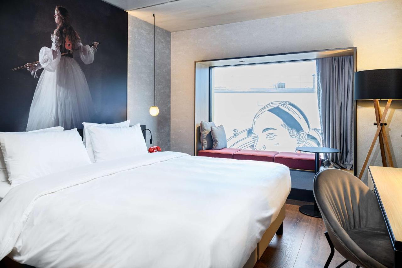 Radisson Red Hotel, Hotel Vienna