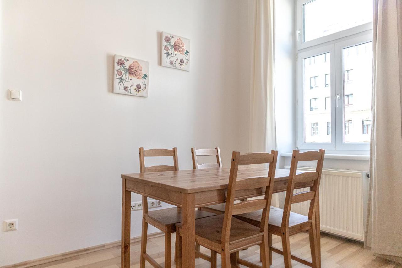 Special Vintage Viennese - 12min F Downtown