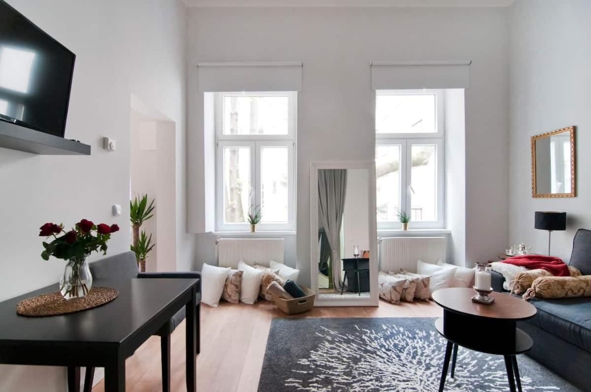 ⍟luxurious And Bright⍟ 5 Min Walk To City Center Apartment