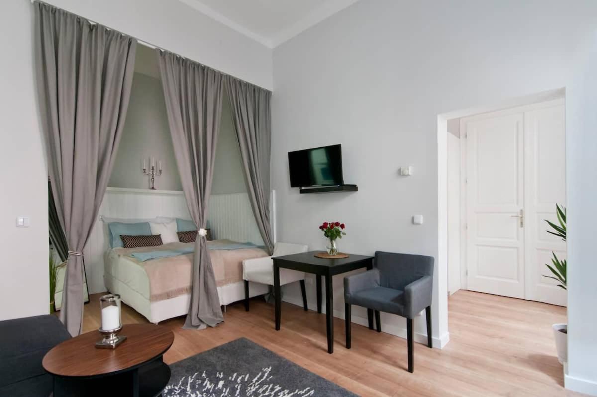 ⍟luxurious And Bright⍟ 5 Min Walk To City Center Apartment *