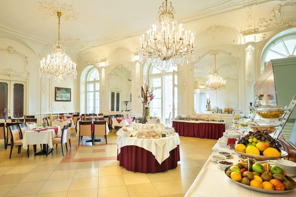 Austria Trend Schloss Wilhelminenberg