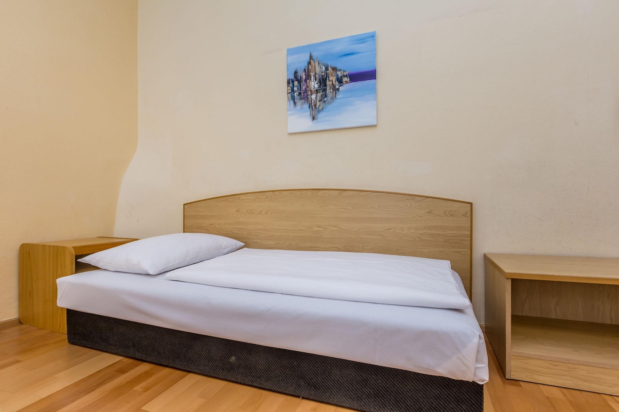 Graf Stadion Hotel 3*