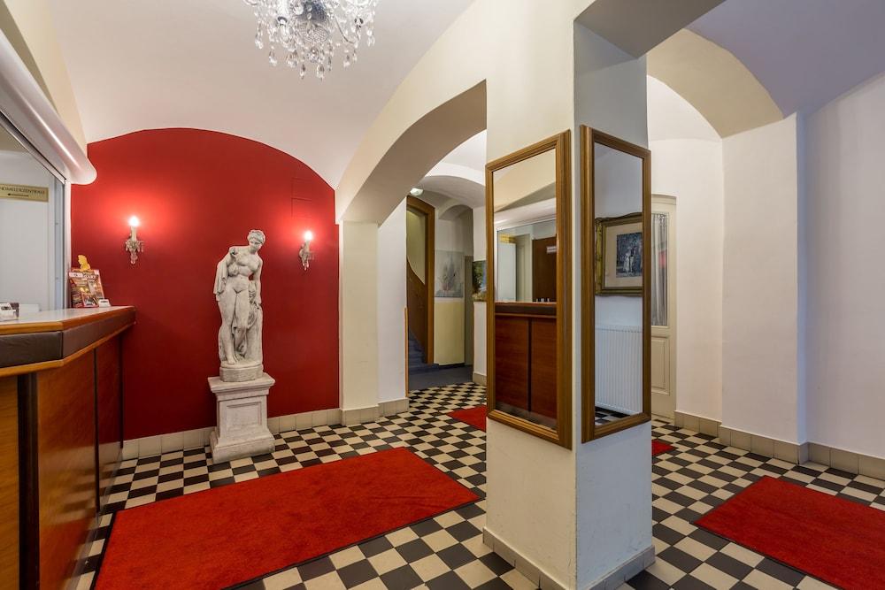 Graf Stadion Hotel