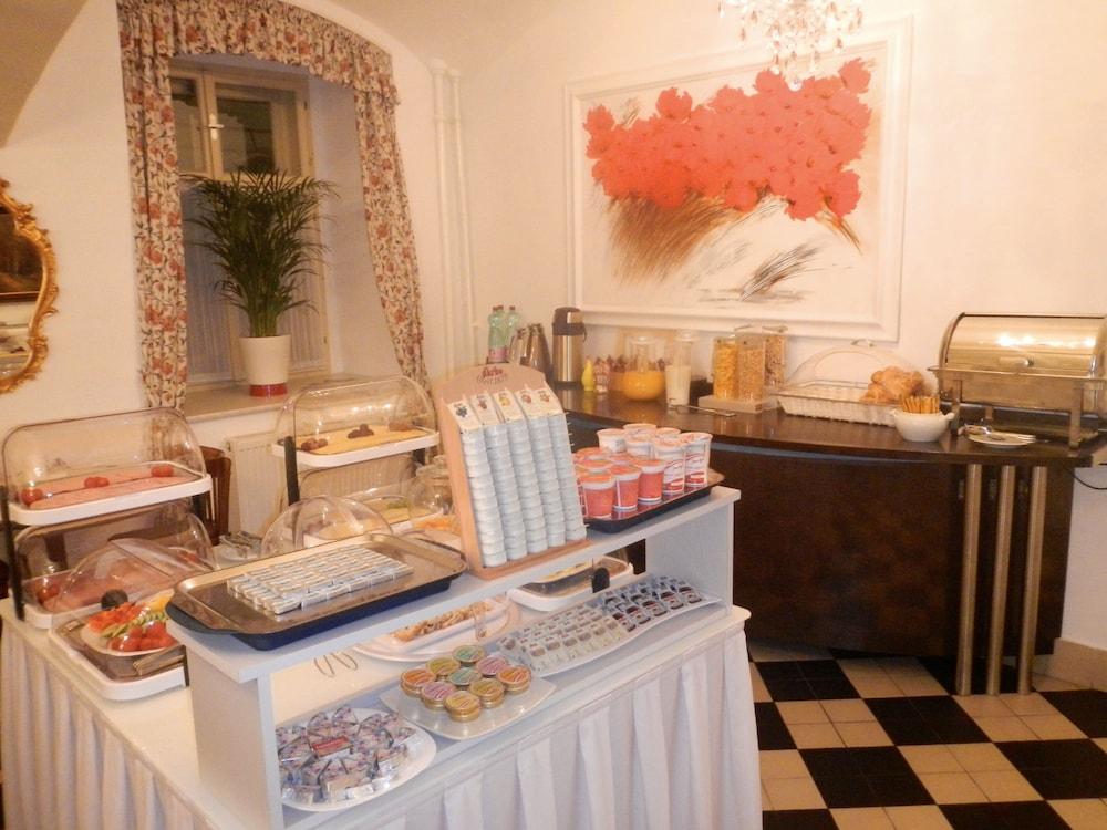 Graf Stadion Hotel 3*