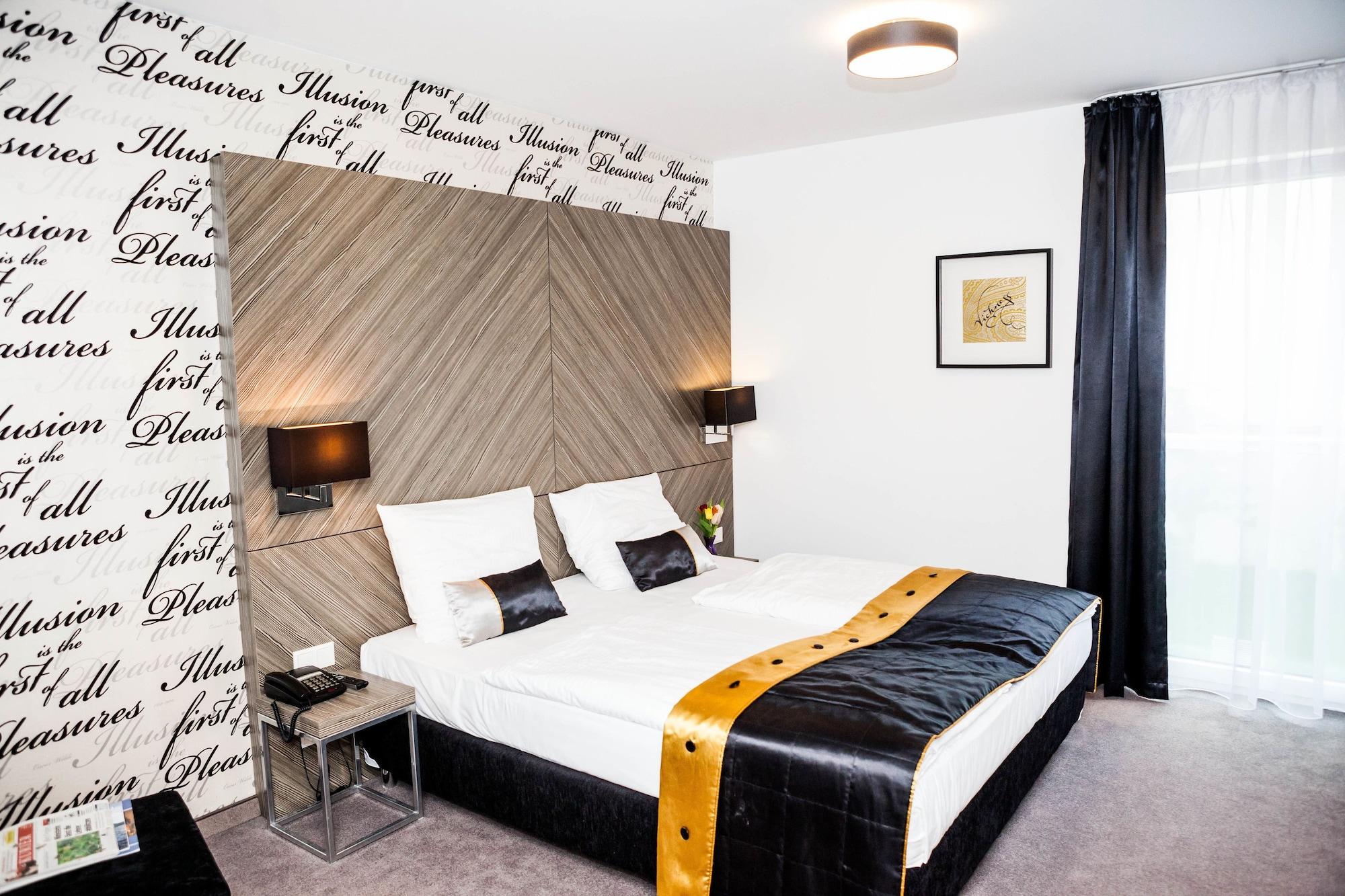 Hotel Elaya West