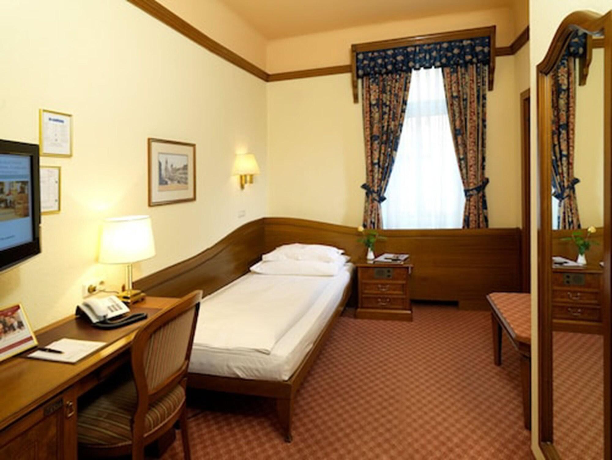 Hotel City Central Hotel 4*