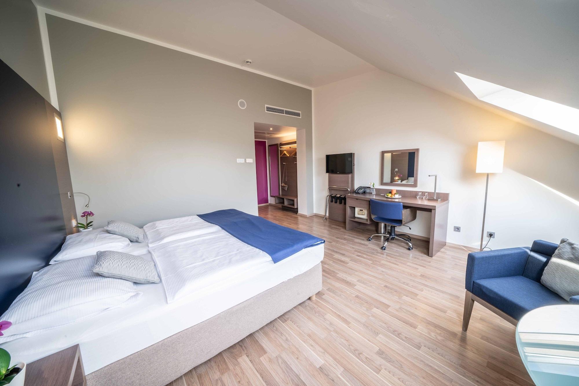 Orangerie Hotel 4*
