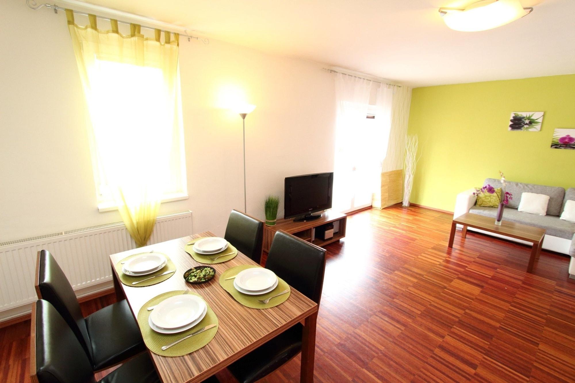 Royal Living Aparthotel