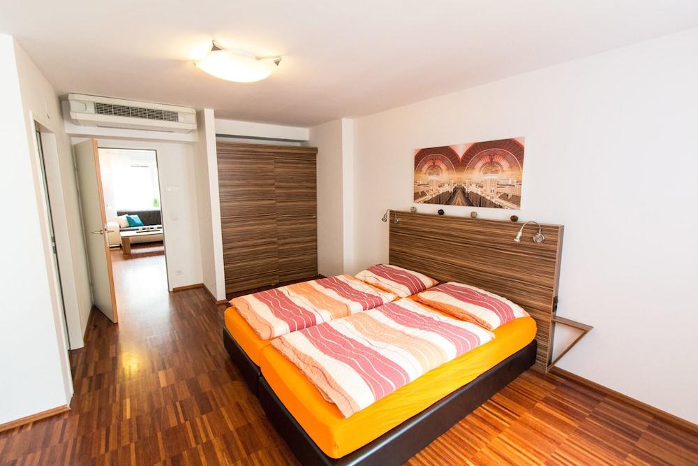 Aparthotel Royal Living 4*