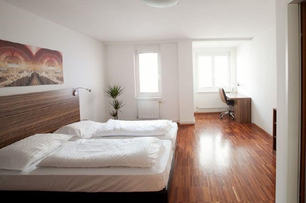 Royal Living Aparthotel