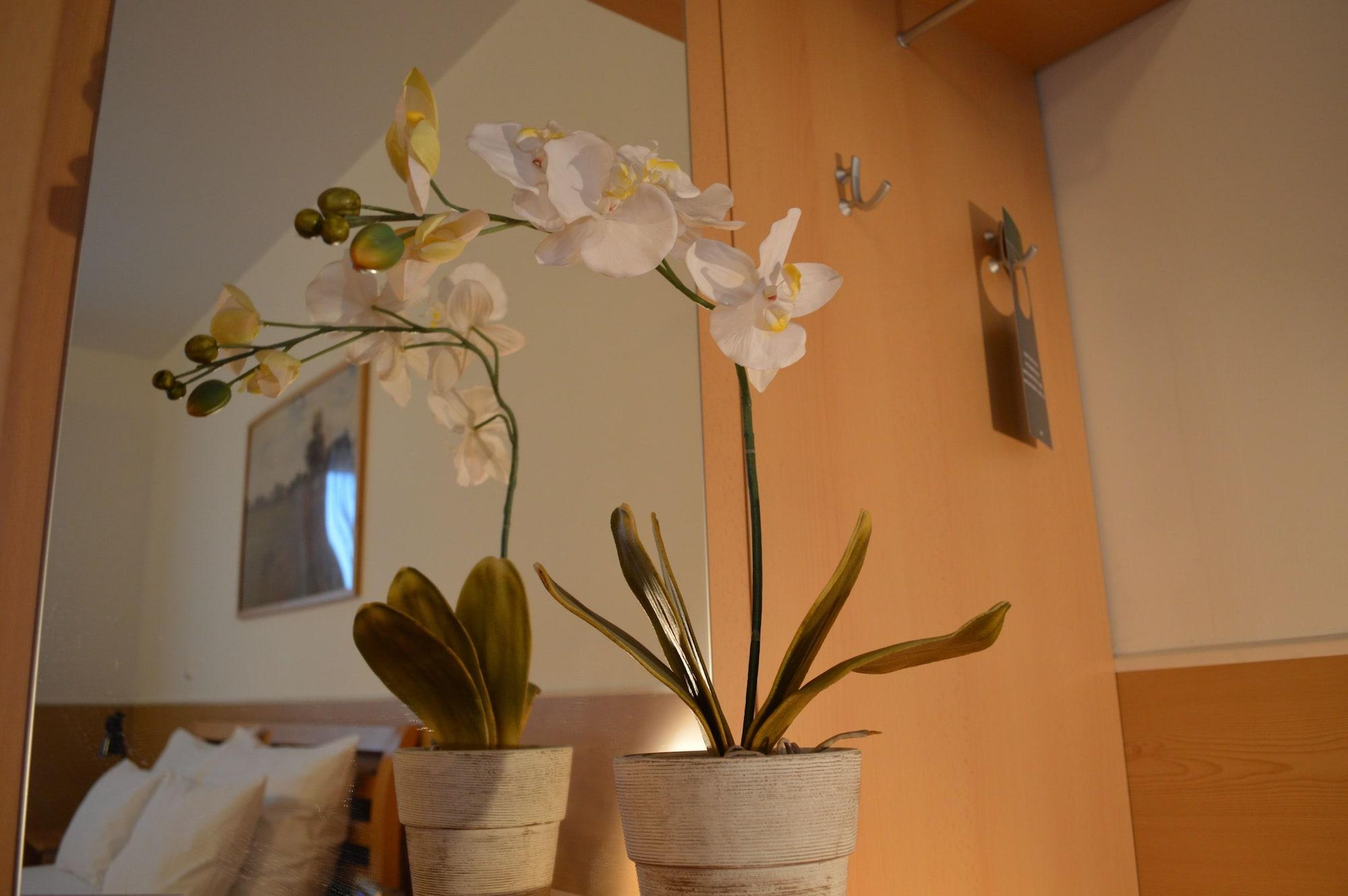 Donaustadt Kagran - At Metro U1 Hotel 3*