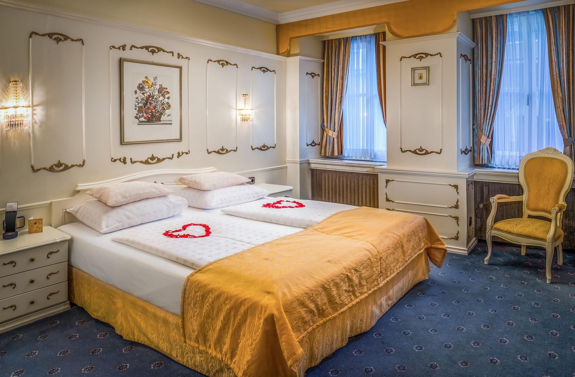 Hotel Roemischer Kaiser 4*