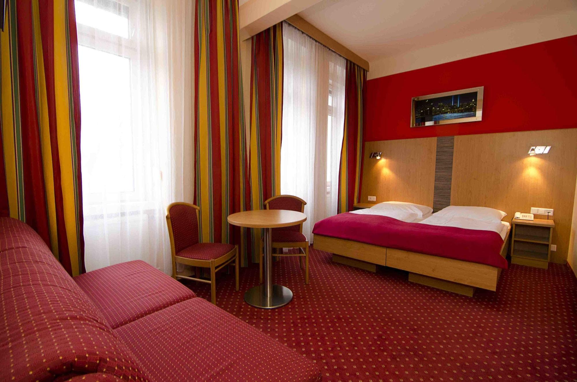 Hotel Cryston 3*