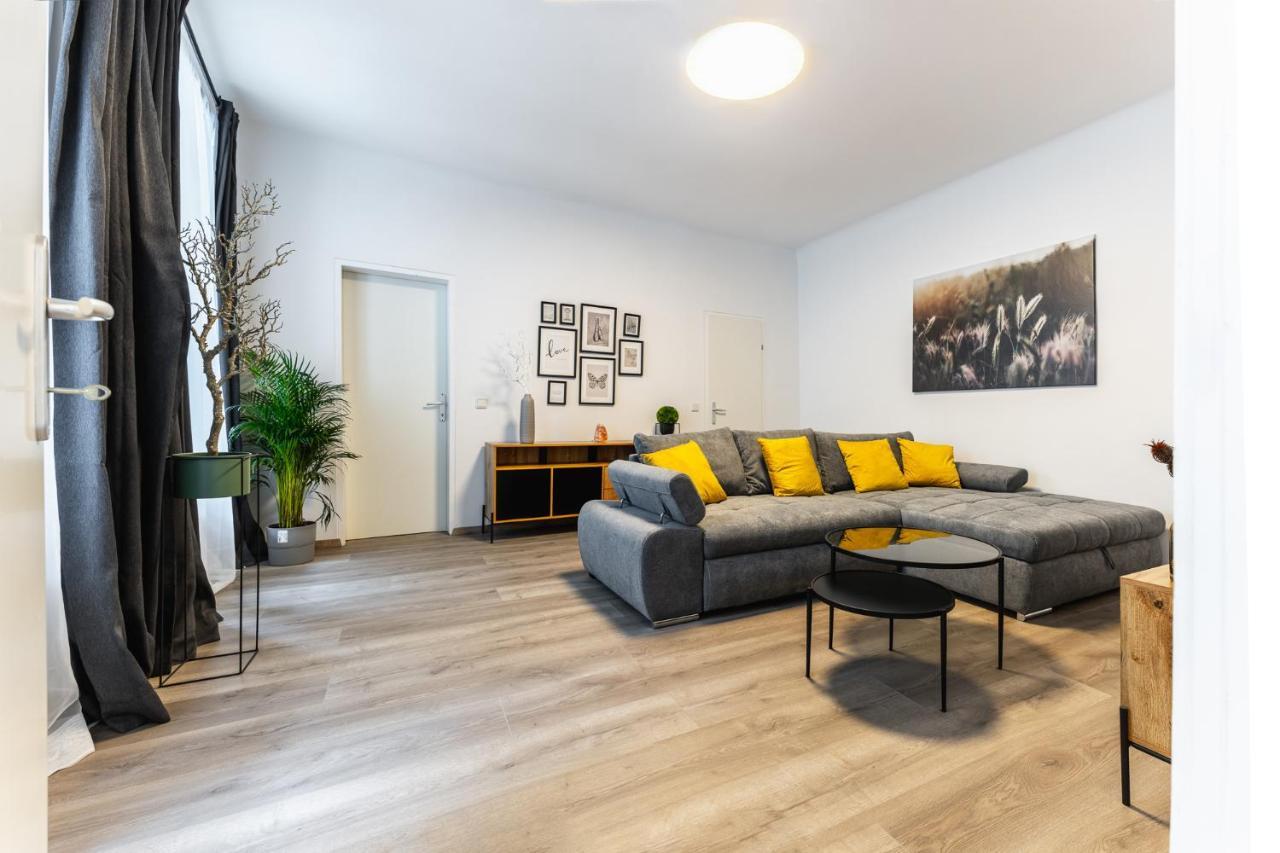 Modern And Lovely Next To Subway Station Apartment Vienna