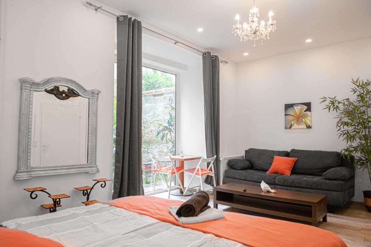 Fullfilling 3br Shared With Pleasing Patio Vienna