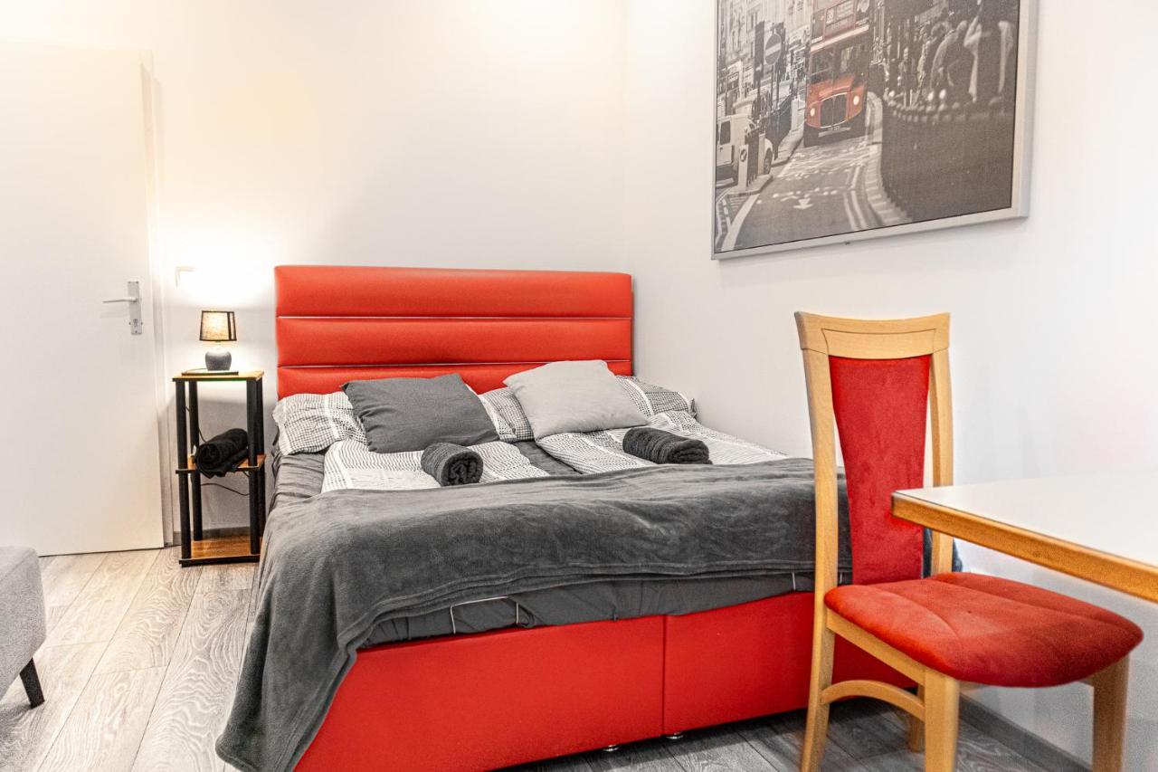 Fullfilling 3br Shared With Pleasing Patio Appartamento *
