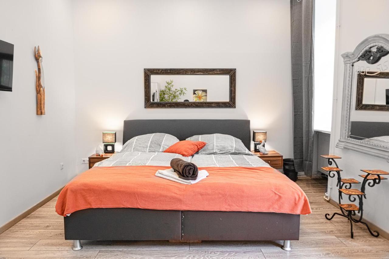 Fullfilling 3br Shared With Pleasing Patio Appartamento