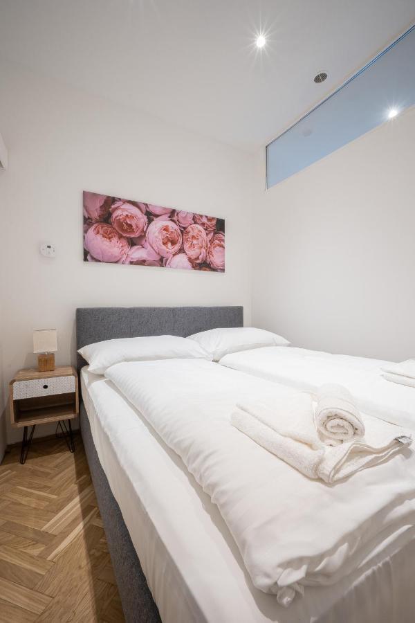 Modern And Lovely Next To Subway Station Apartment Vienna