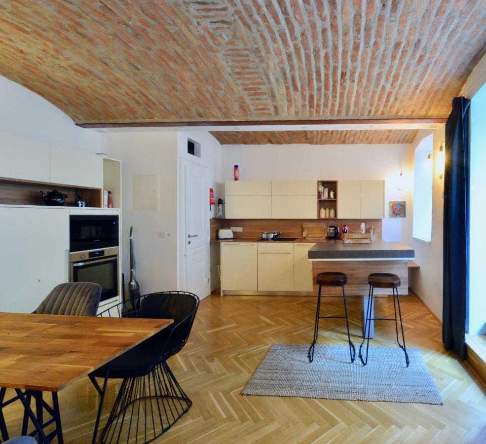 Your Stylish Basement Loft Close To Schonbrunn Apartment *