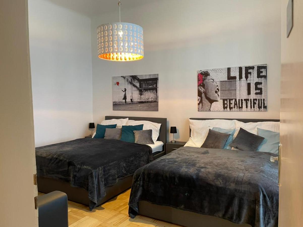 Central, 5 Min Walk To U4 Friedensbruecke Apartamento *