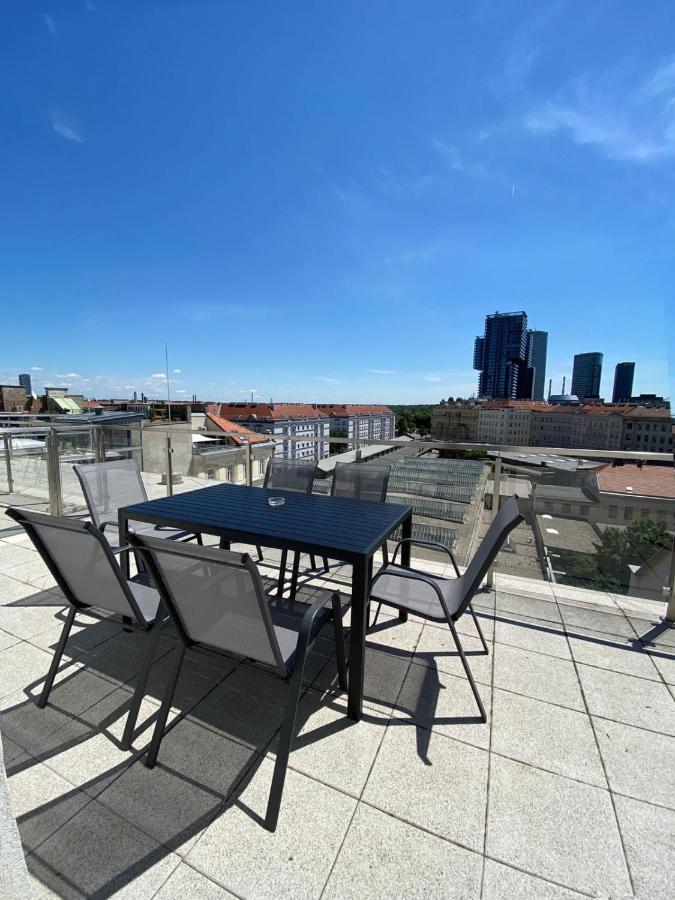 Elegant Duplex Danube Canal Apartment Vienna