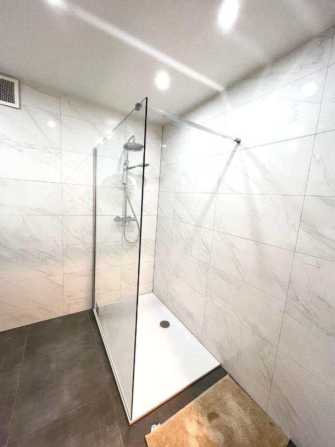 Modern Apartment *