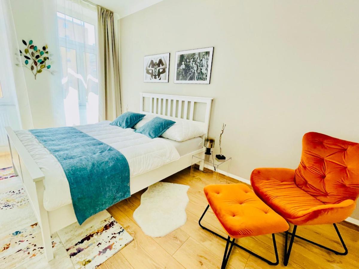 Colorful & Quiet In Beautiful Viennese Building * Wien
