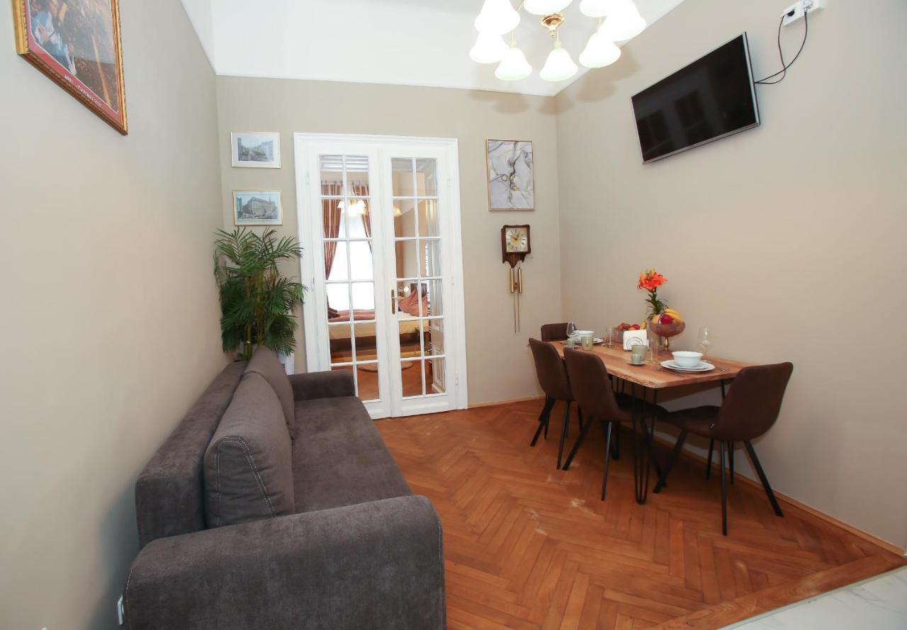 Opera Apartment *