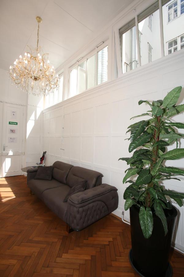 Apartment Opera