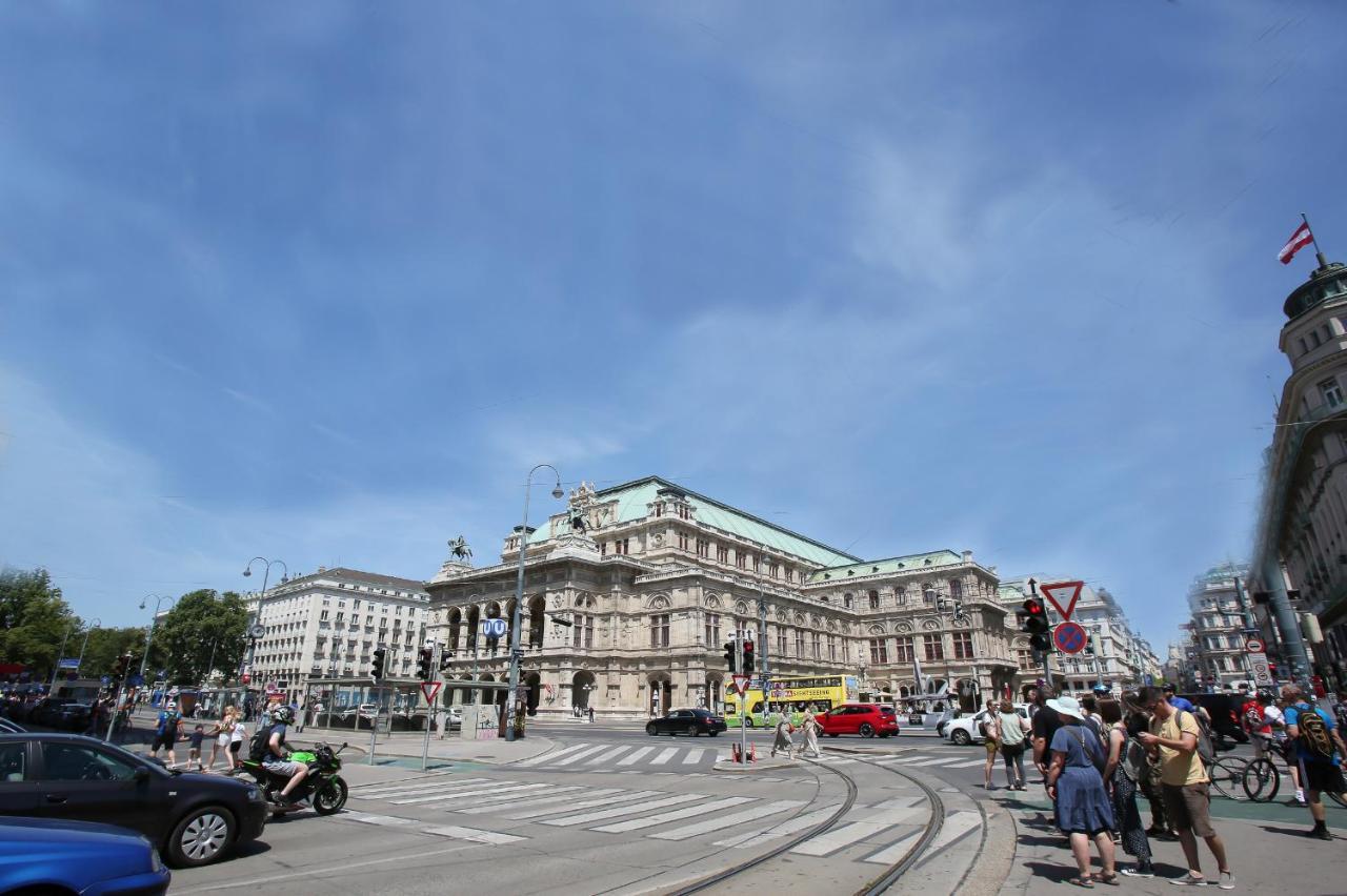 Opera Apartment *