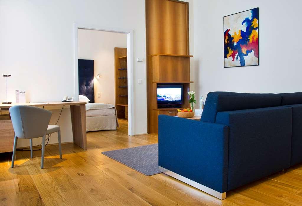 Hilight Aparthotel 4*