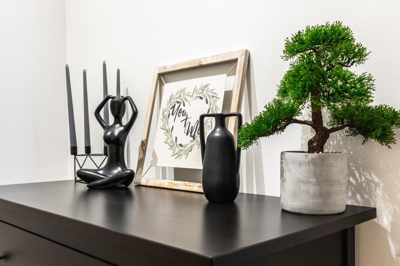 Stylish Designed In A Calm District Apartment *