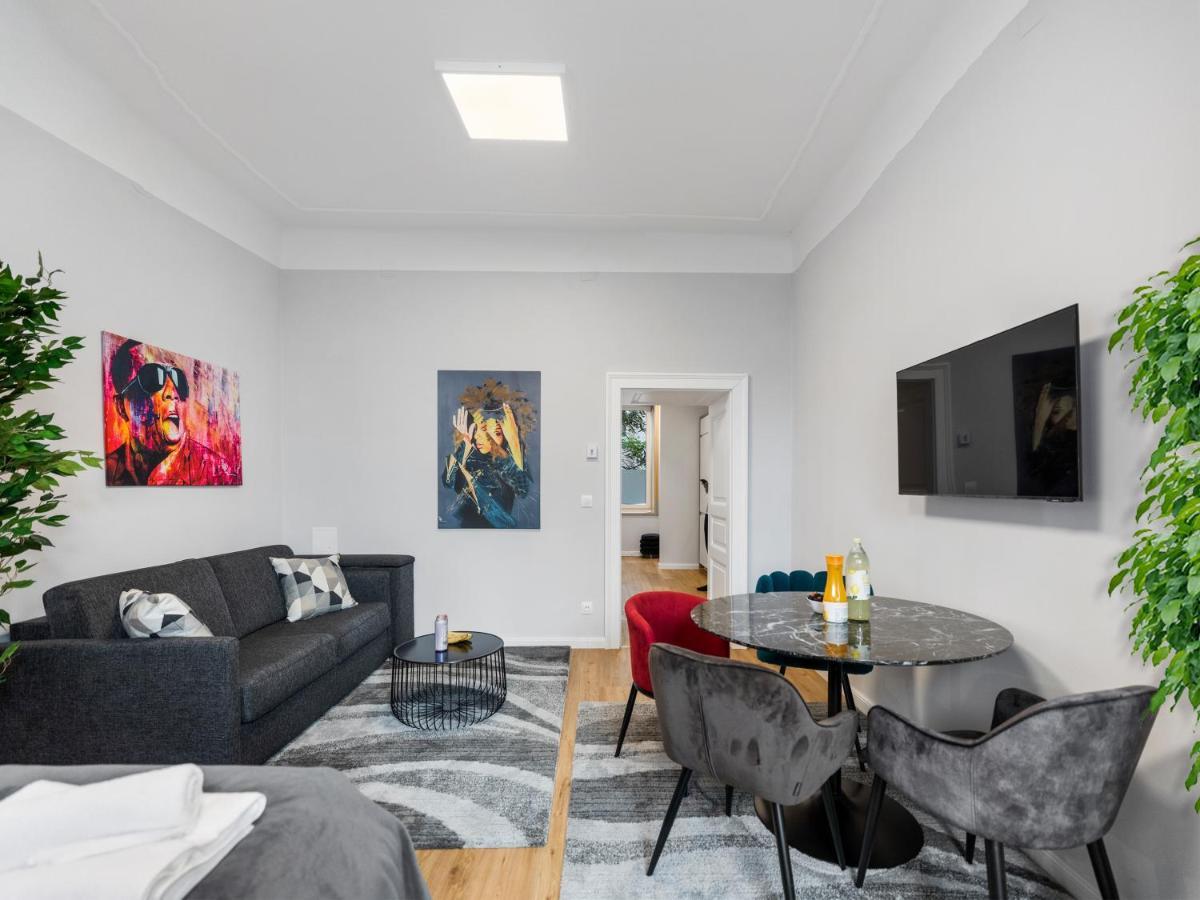 Apartment Sky9 District 3 *