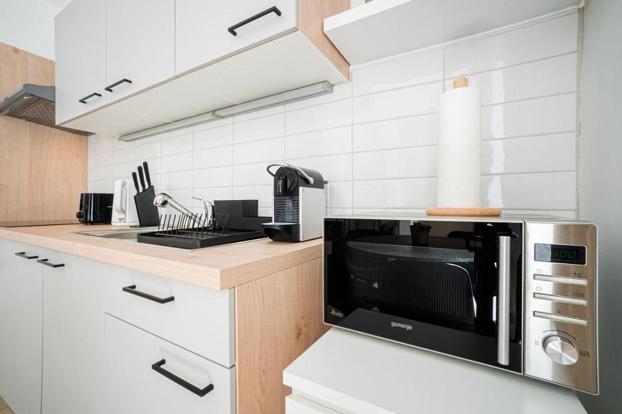 Modern And Lovely Next To Subway Station Apartment