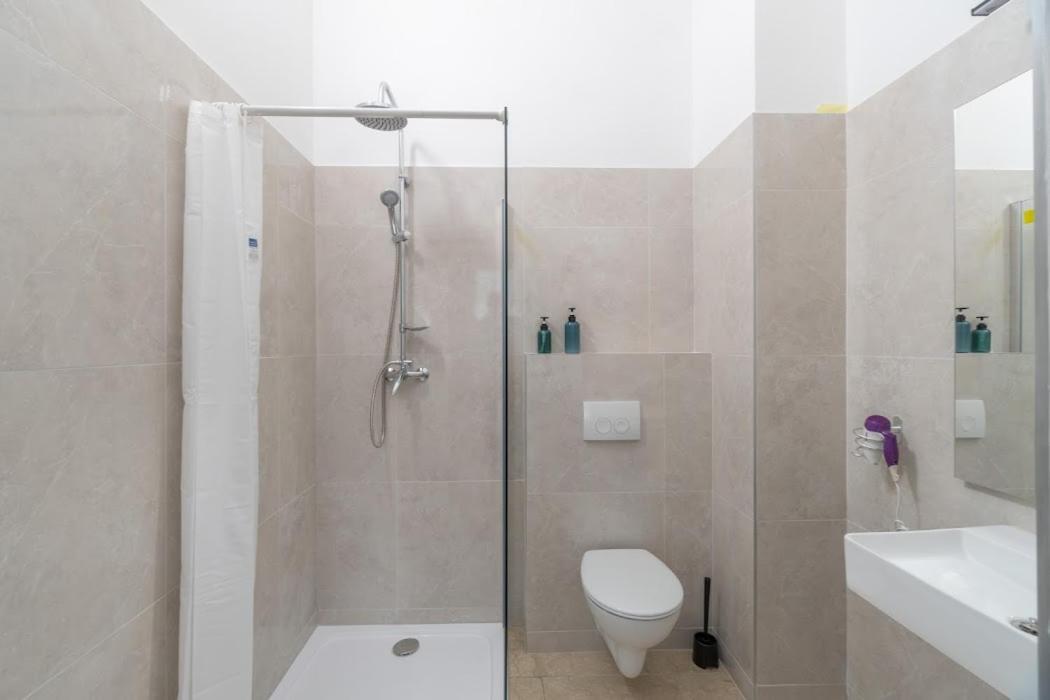 Apartment Centre *