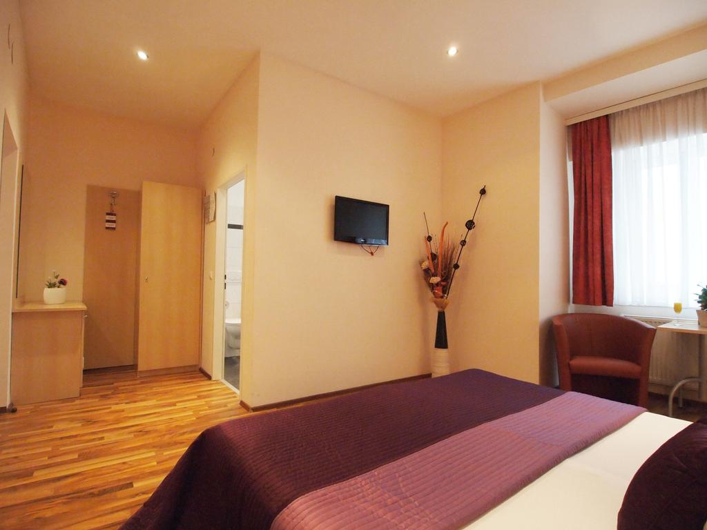 De Lux Hotel 3*