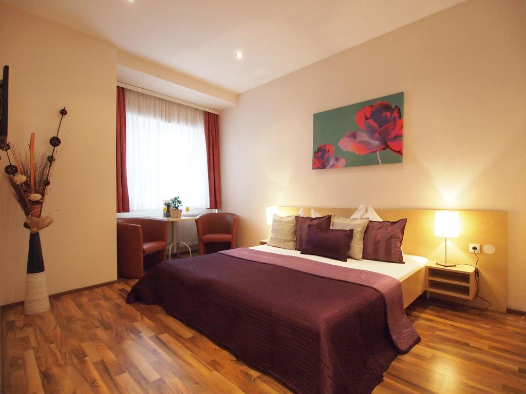Hotel De Lux