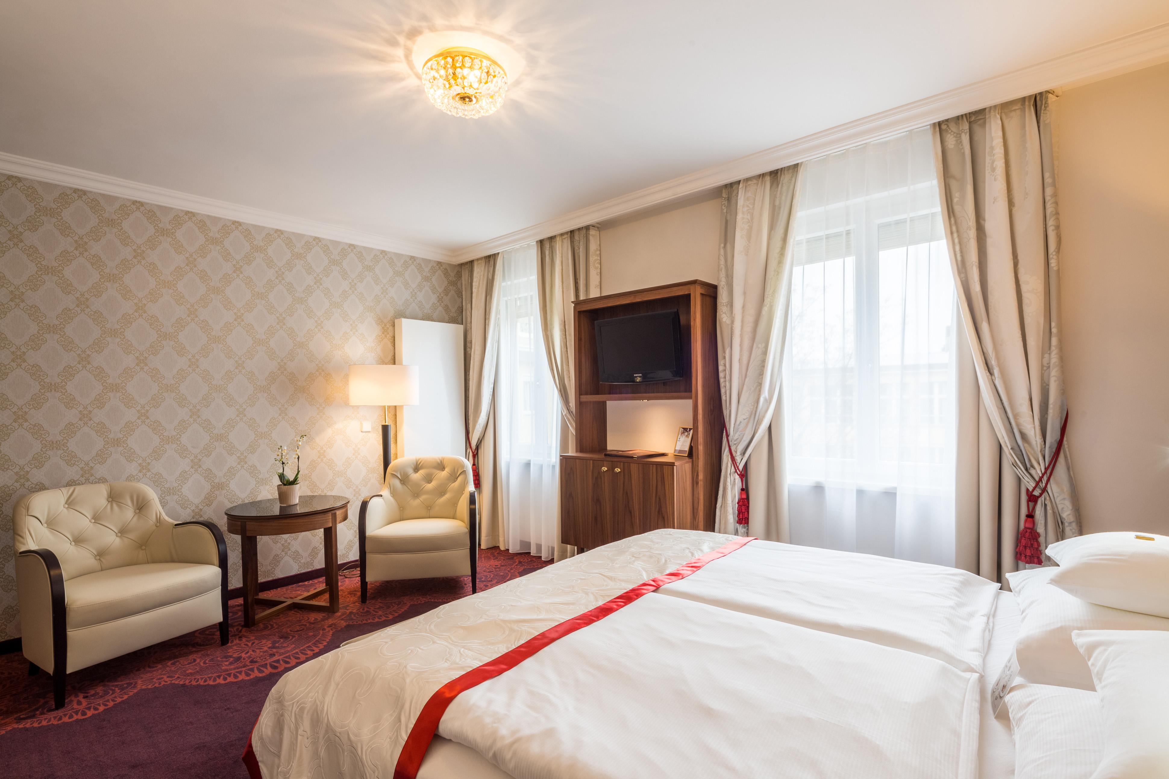 Stefanie - Vienna's Oldest 4*