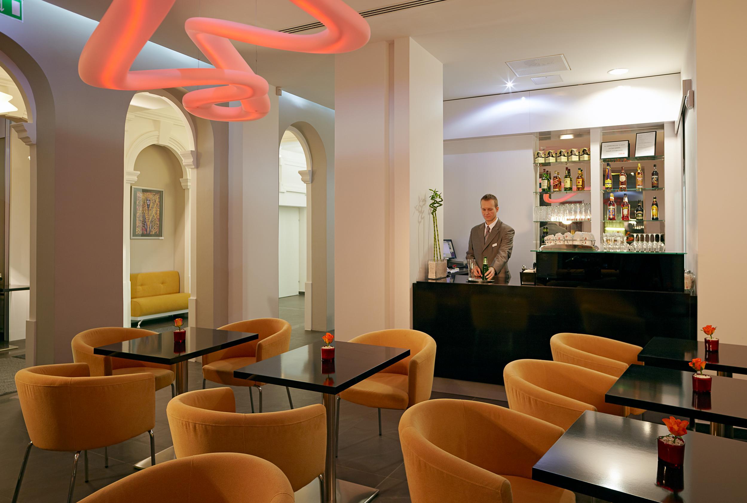 Fortyplusone - Newly Renovated! Hotel 4*