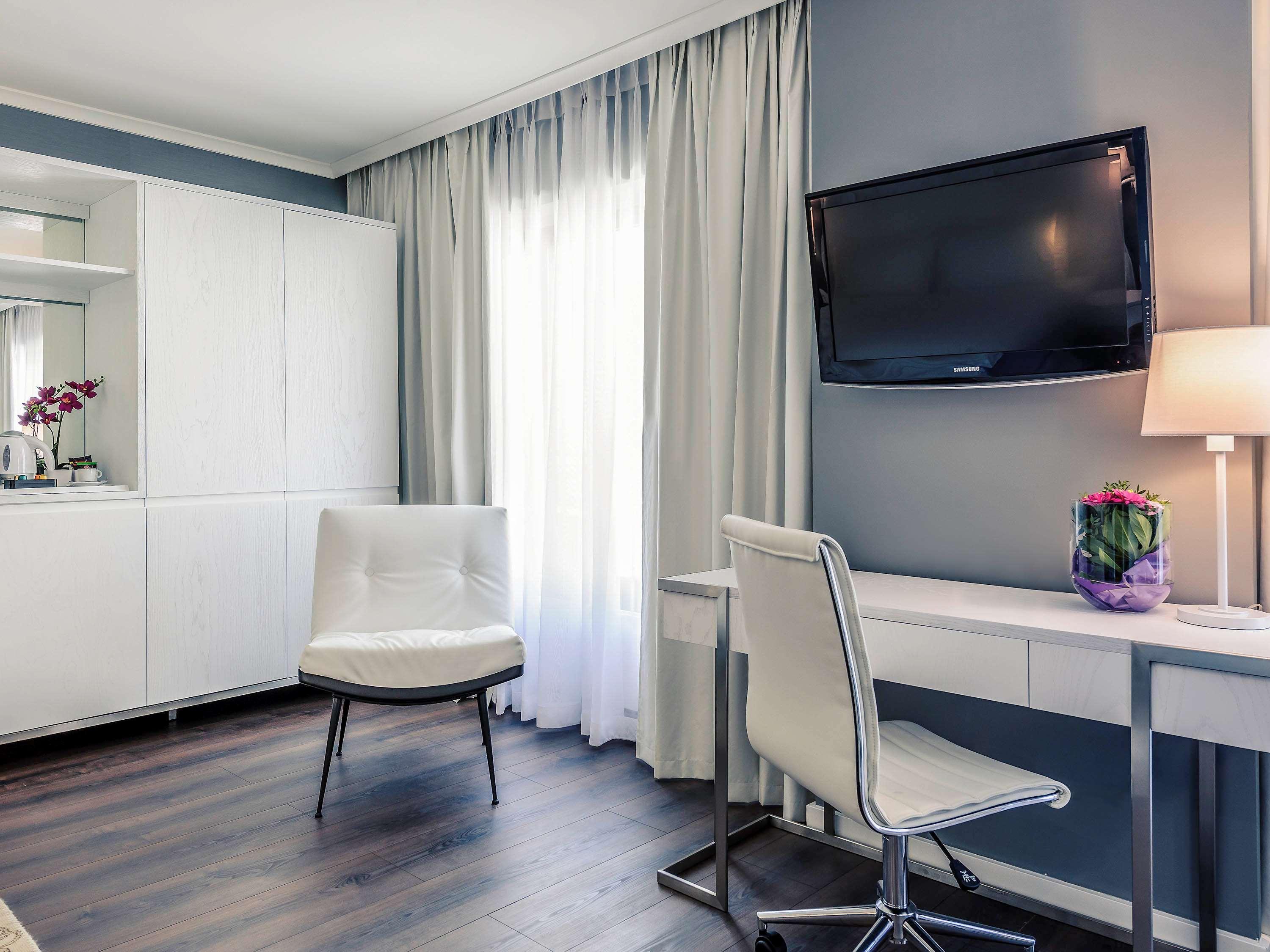 Mercure Raphael Hotel 4*