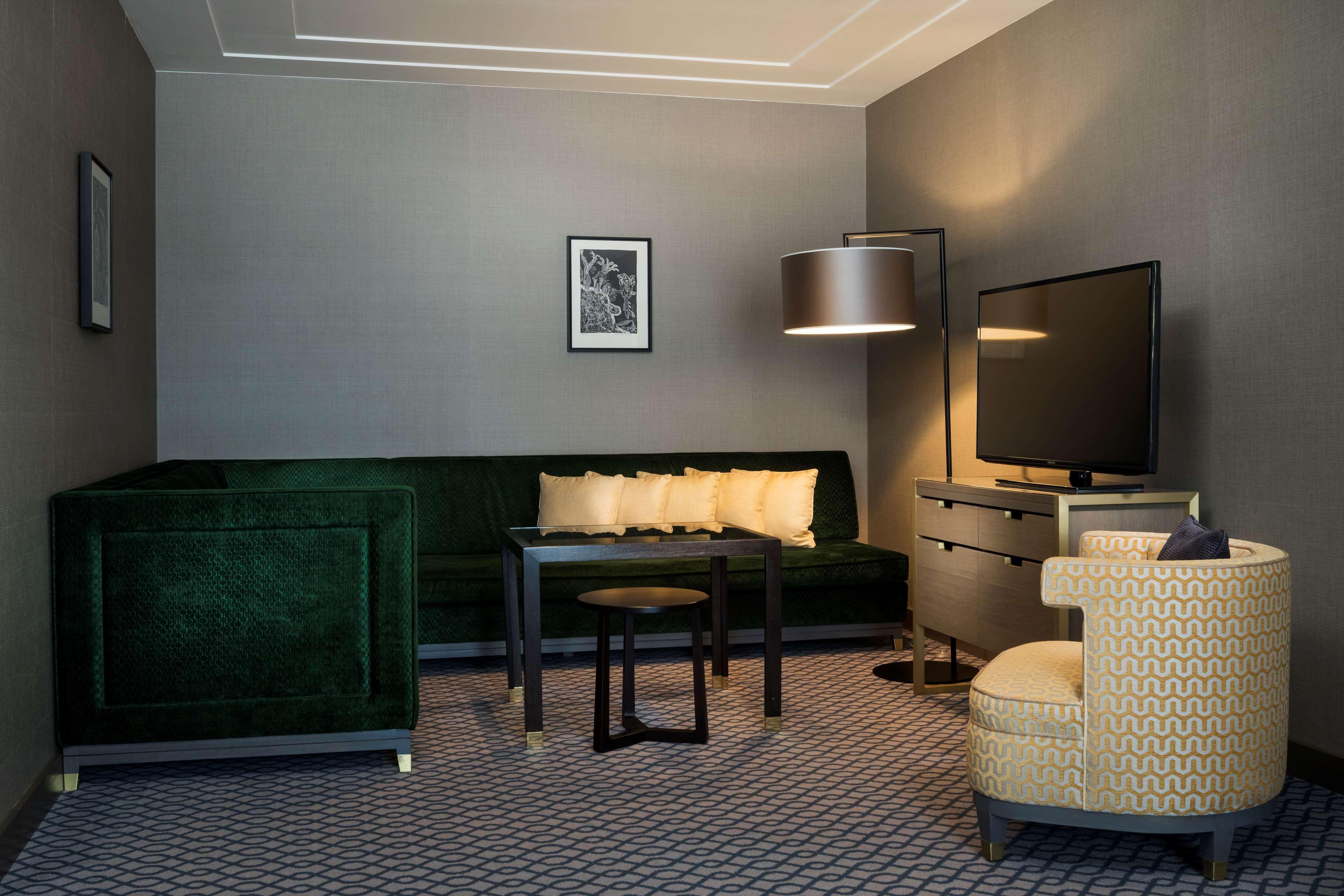 Hilton Plaza Hotel