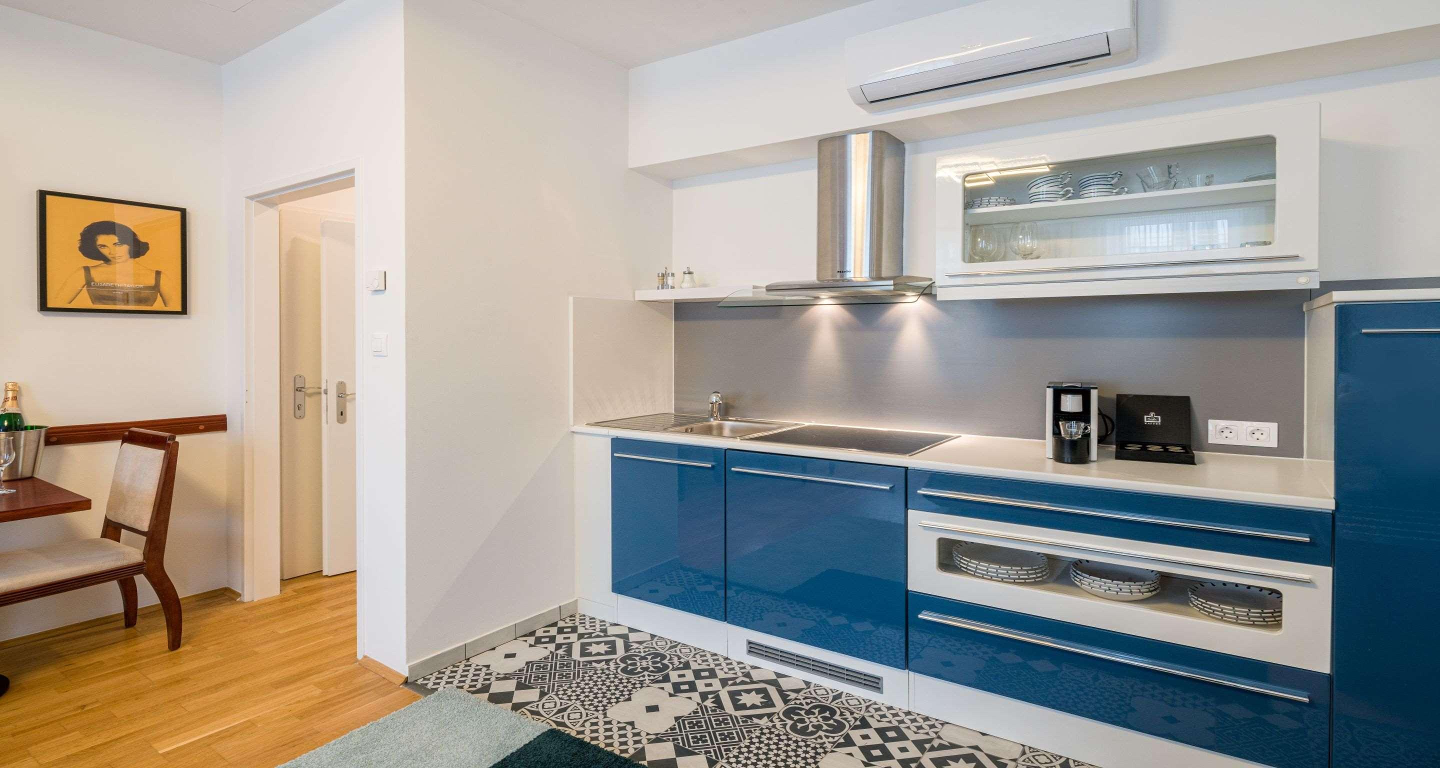 Western Celebrity Aparthotel 4*