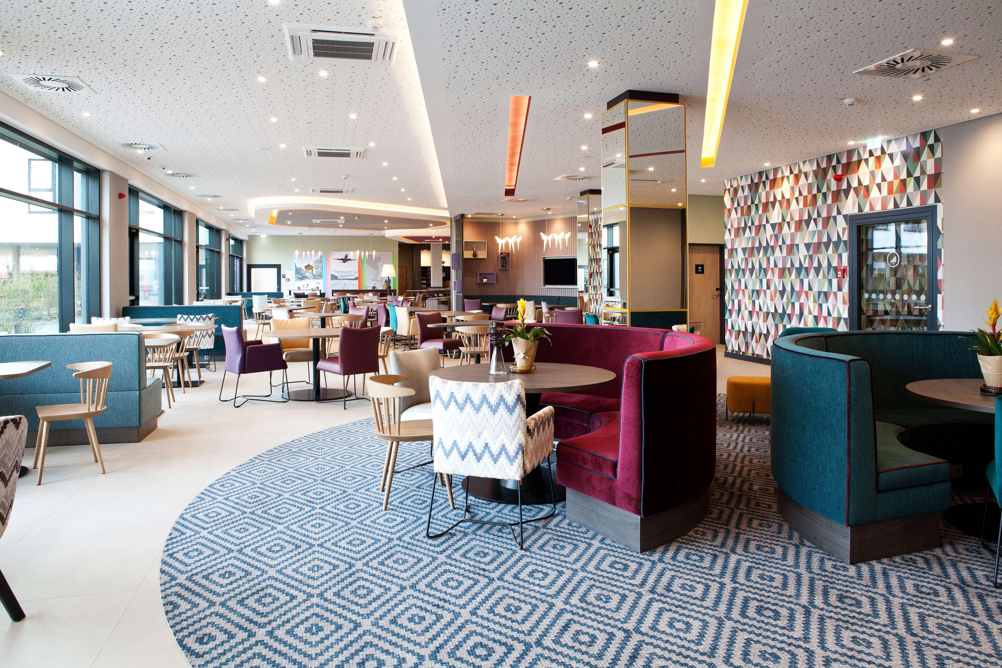 Hampton By Hilton Messe 3*