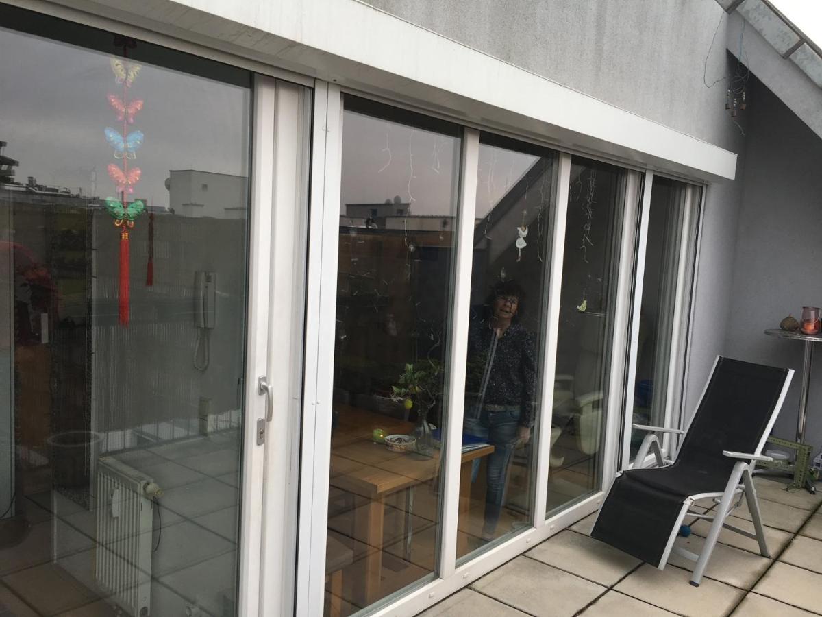 Dachgeschosswohnung Mit Kostenlosem Parkplatz Und Internet! Vienna