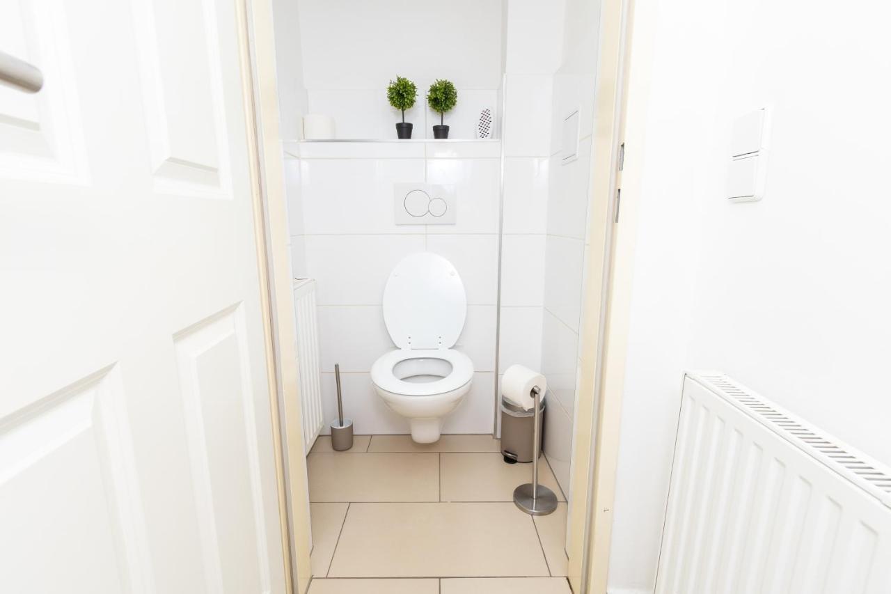 The Place, In The 7th District Of Apartment