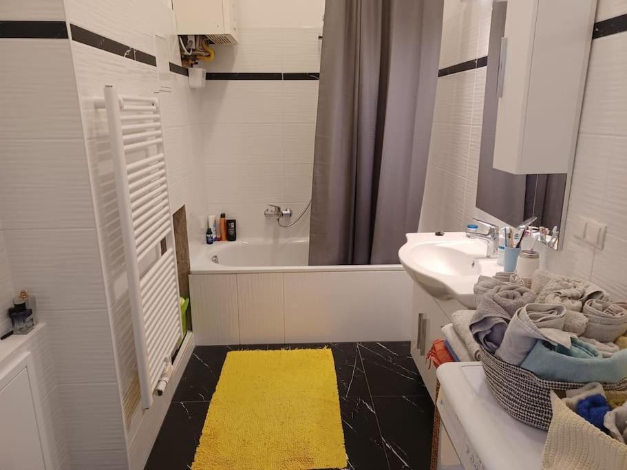 Apartment Sehr Zentral Gelegen *