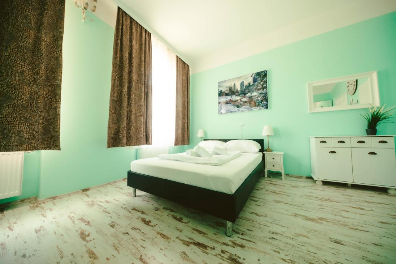 California Hotel Viena