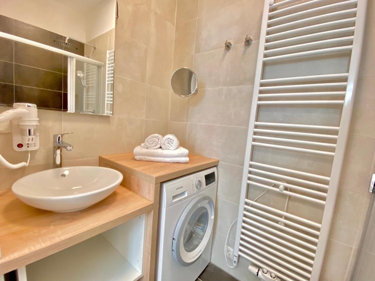 Steiner Residences Reumannplatz Apartment