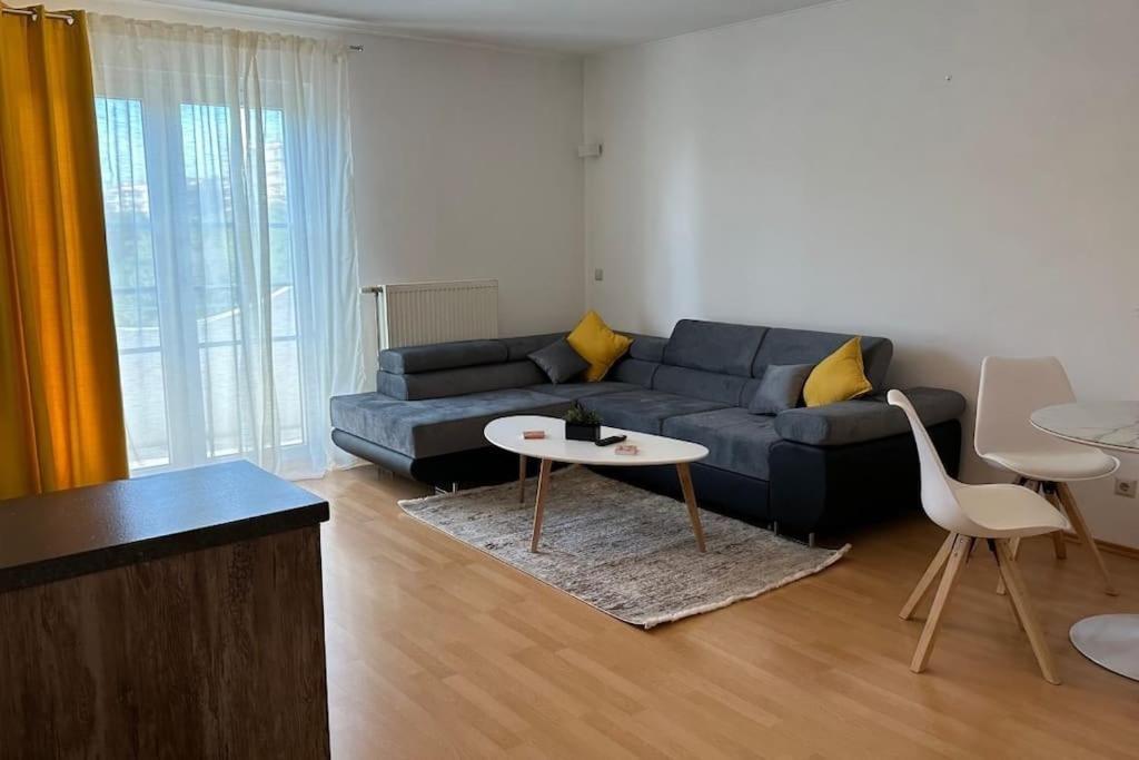Apartment Modern Flat Incl Parking, Near Metro U1
